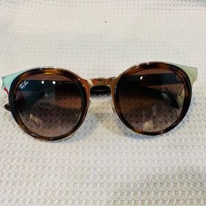 100% authentic Ray-Ban Bonnie sunglasses.